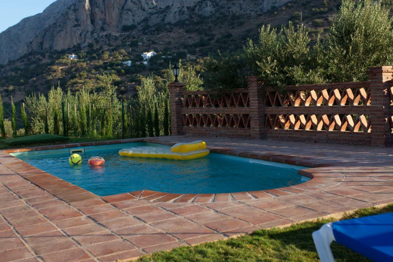 Lagar Del Chorro Junto Caminito Del Rey Piscina Y Baloncesto Apartment Exterior photo